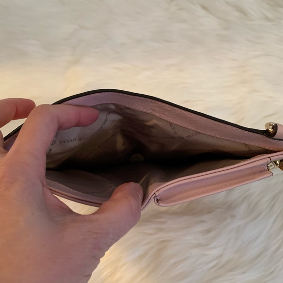 💕NEW💕MICHAEL KORS WALLET/ WRISTLET - Picture 4 of 5